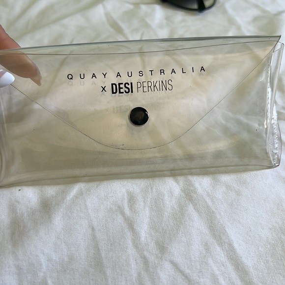 Desi Perkins X Quay sunglasses with case - Picture 4 of 5